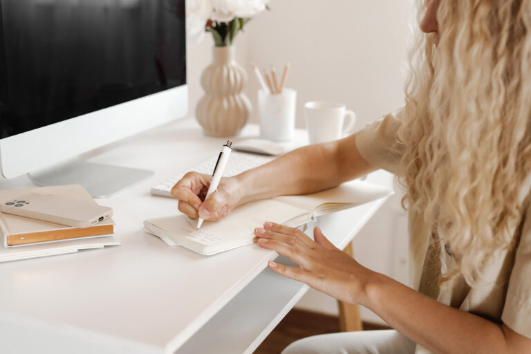 How to Make Money on Pinterest With Digital Products (Even With a 9-5 Job)