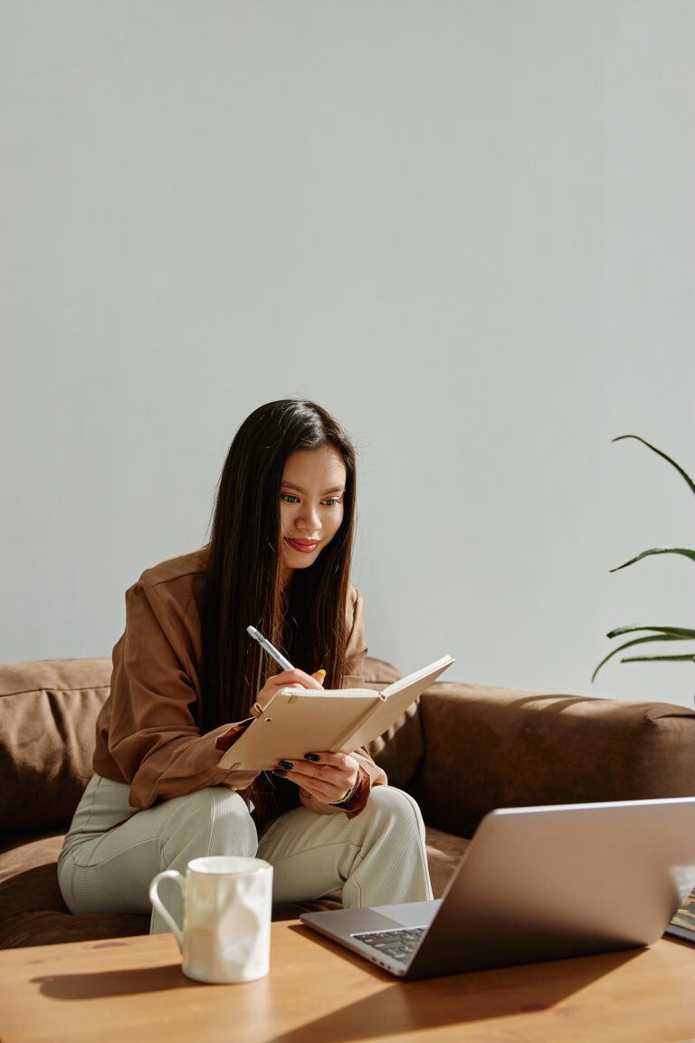 How to Create a Second Income Stream While Working Full-Time